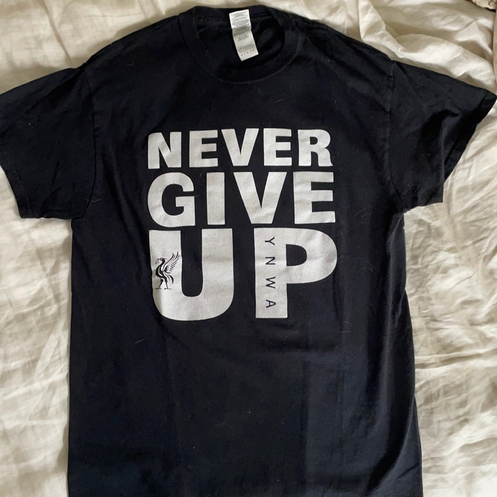 Liverpool never give up black T-shirt — ynwa